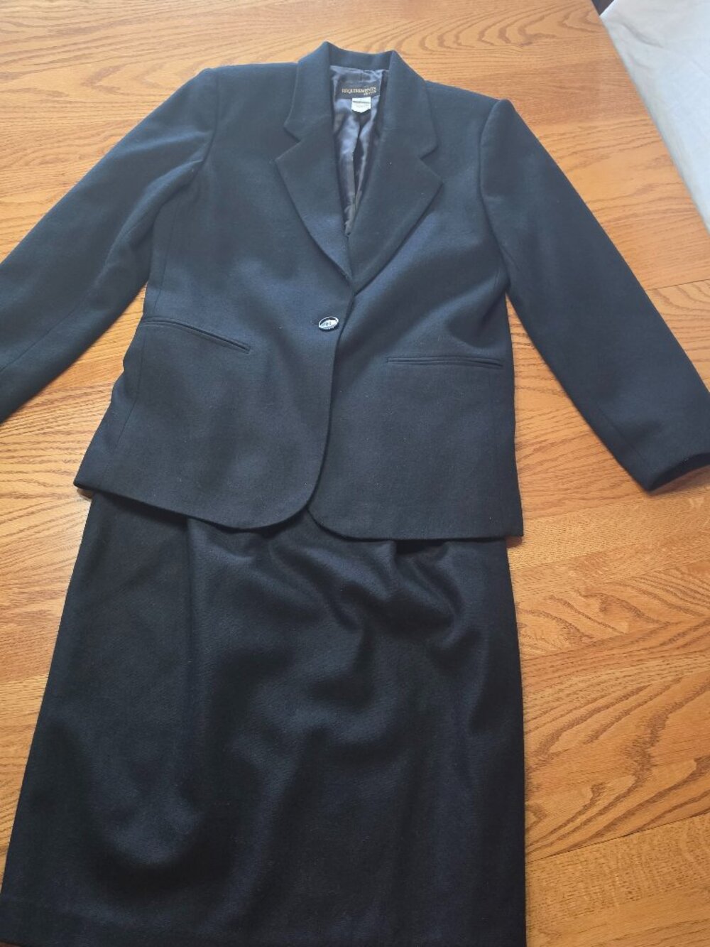 Share Vintage Requirements 100% Wool Black Skirt Suit Set Size 8P Pockets